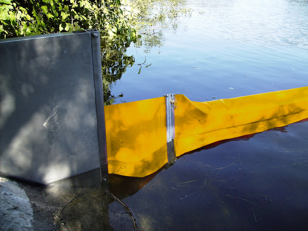 Wandbefestigungs-Set bestehend aus zwei 1-Meter-Laufschienen und Zubehör für Ölbarriere Ecoline - 1